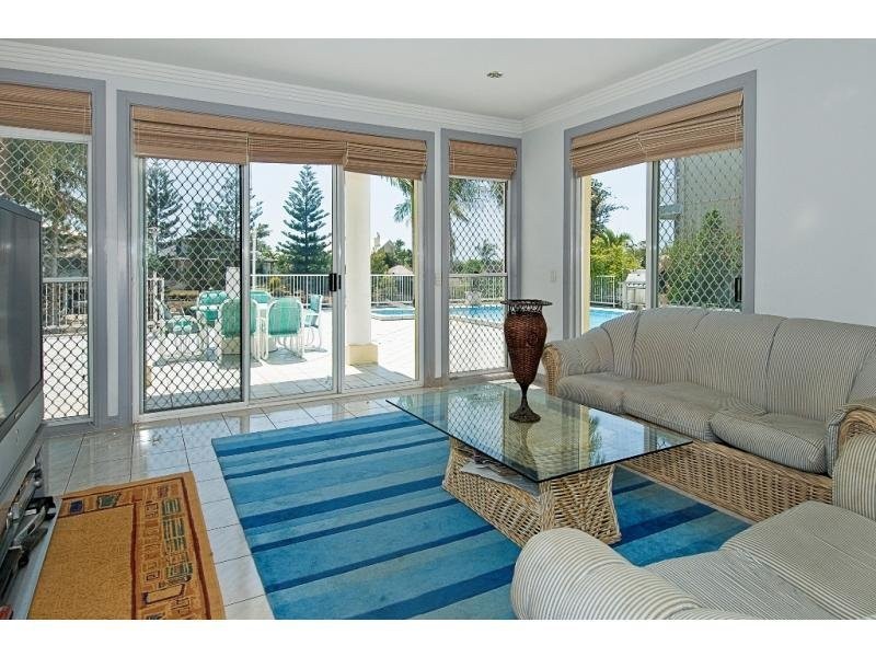 106 Edinburgh Road, Benowa QLD 4217