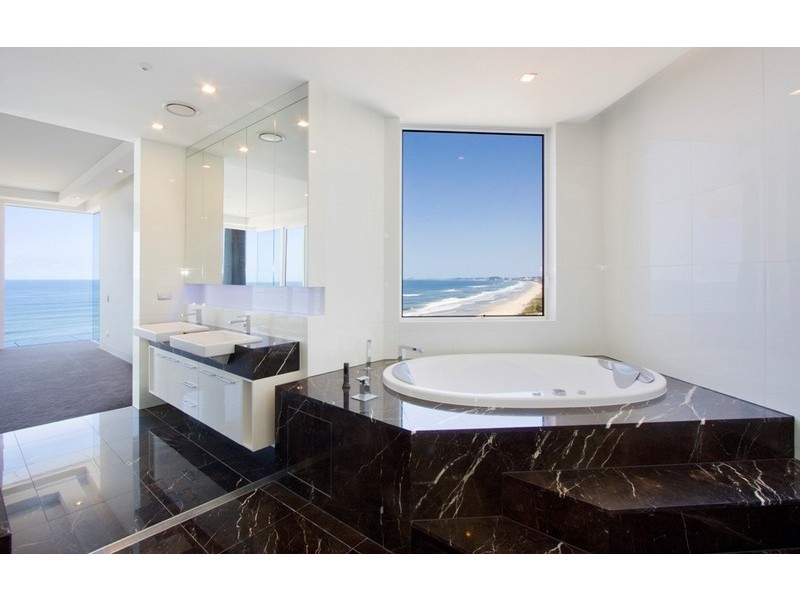 13/1  Enderley Avenue, Surfers Paradise QLD 4217