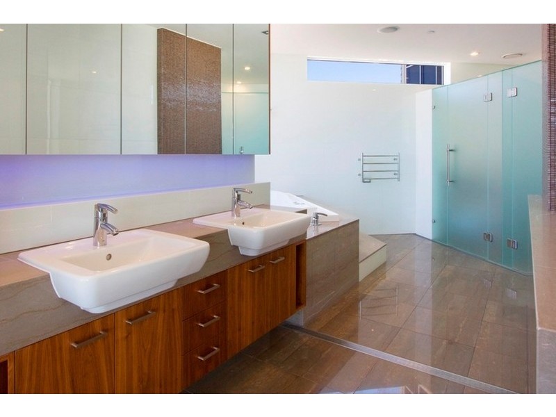 13/1  Enderley Avenue, Surfers Paradise QLD 4217