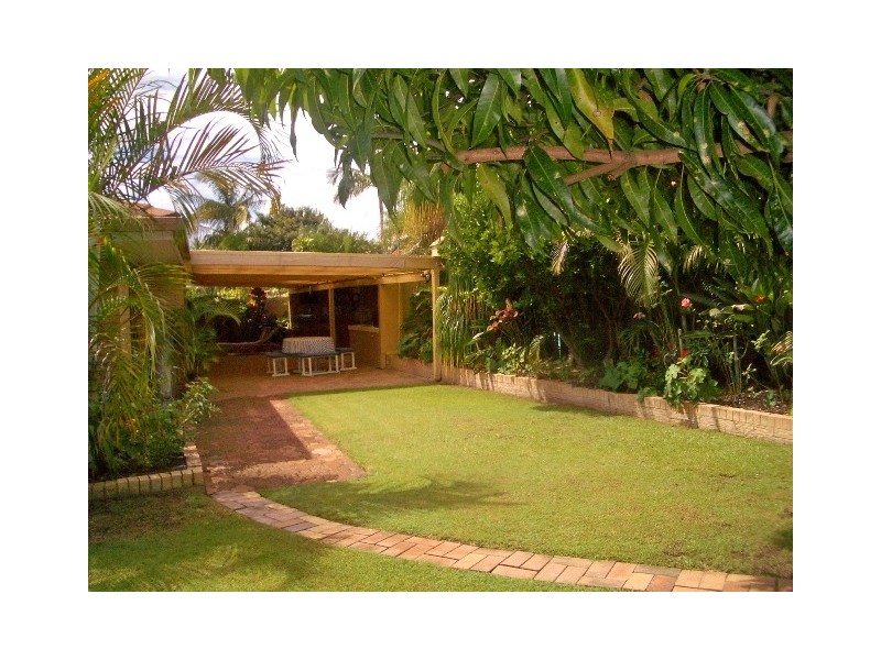 4 Yalgoo Court, Mermaid Waters QLD 4218