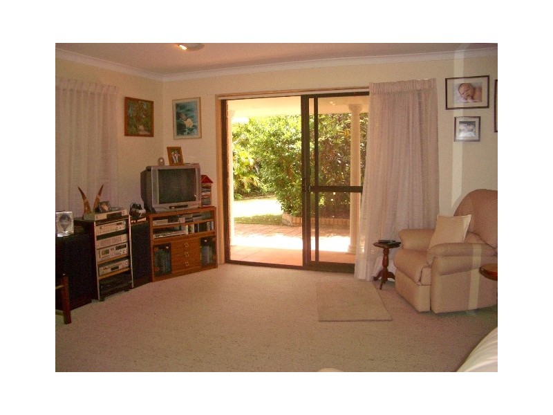 4 Yalgoo Court, Mermaid Waters QLD 4218