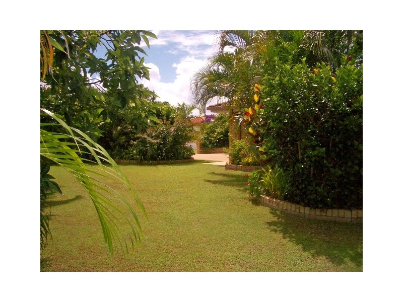 4 Yalgoo Court, Mermaid Waters QLD 4218