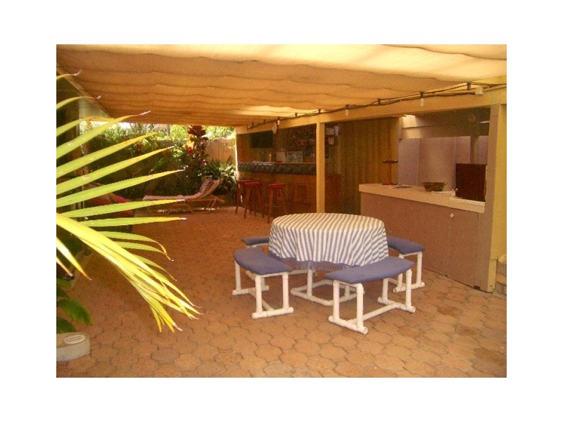 4 Yalgoo Court, Mermaid Waters QLD 4218