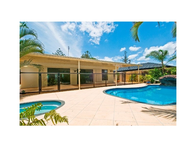 57 St Andrews Avenue, Isle Of Capri QLD 4217