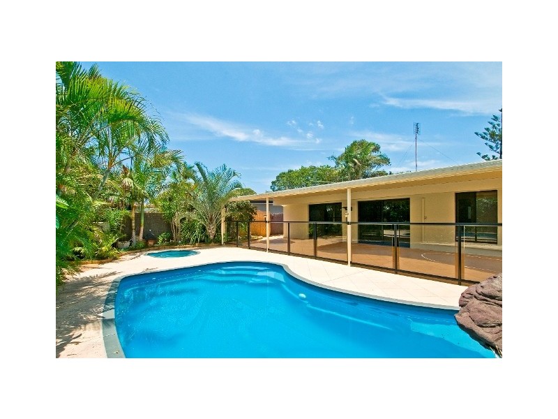 57 St Andrews Avenue, Isle Of Capri QLD 4217