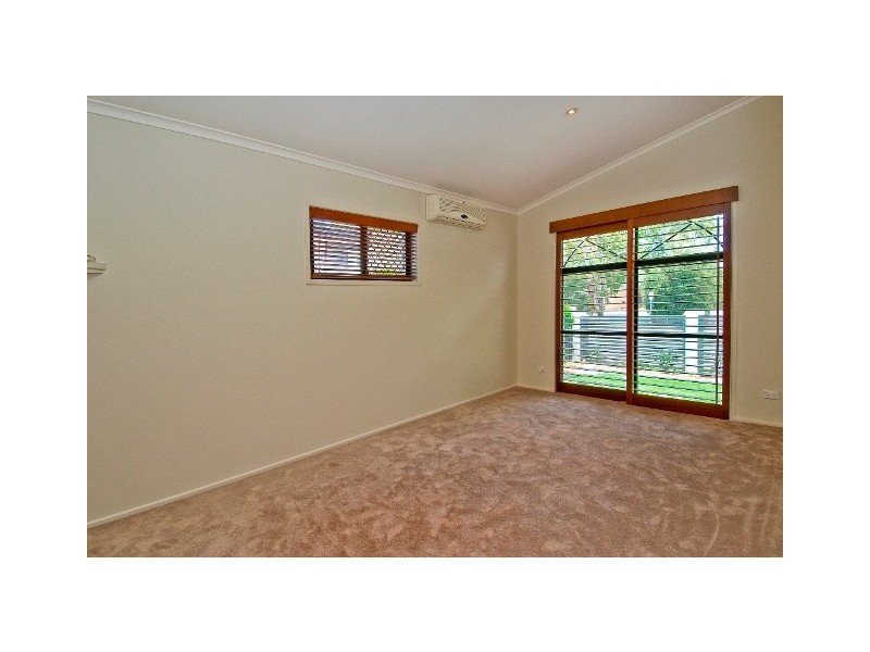 57 St Andrews Avenue, Isle Of Capri QLD 4217