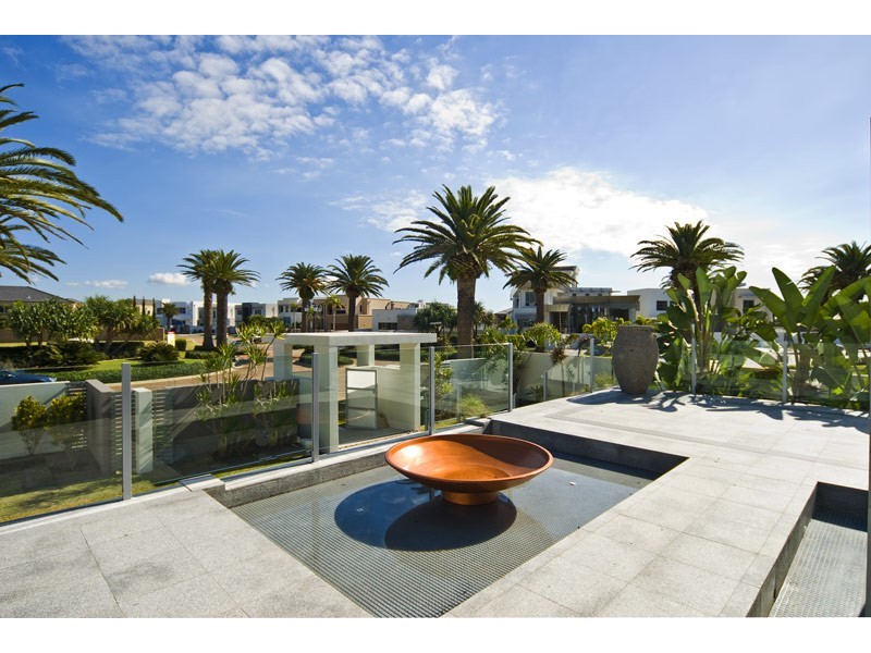 97 The Sovereign Mile, Sovereign Islands QLD 4216