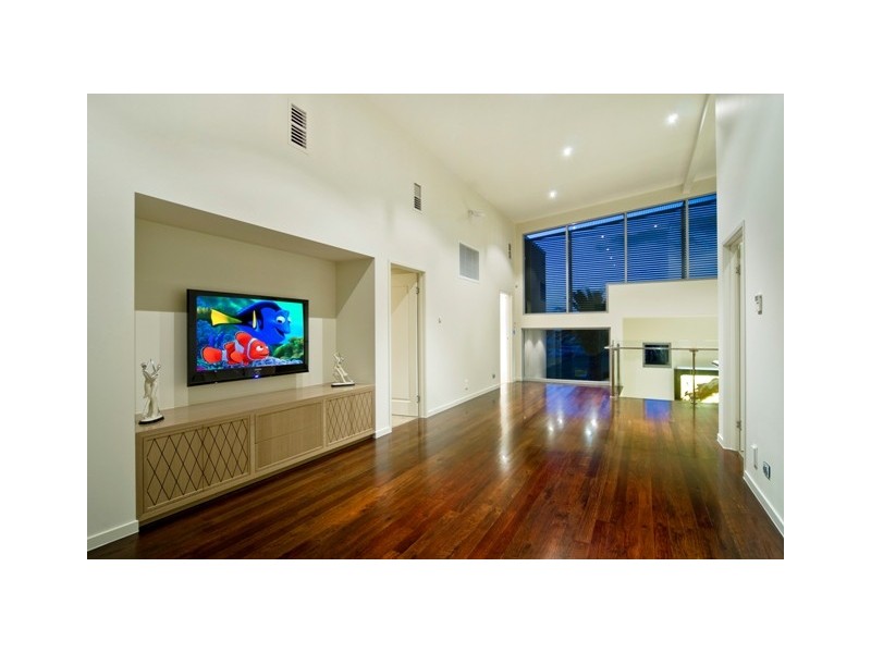 97 The Sovereign Mile, Sovereign Islands QLD 4216