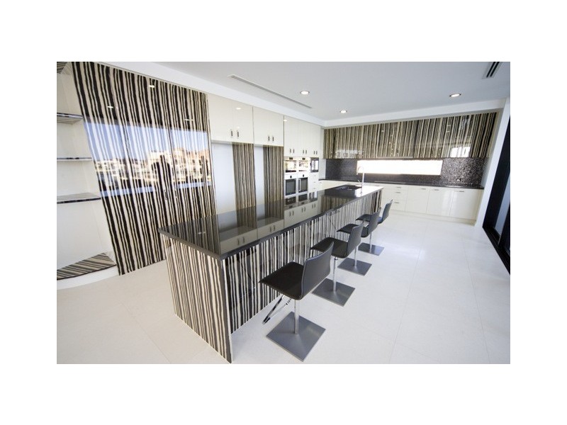 26 Hampton Court, Sovereign Islands QLD 4216