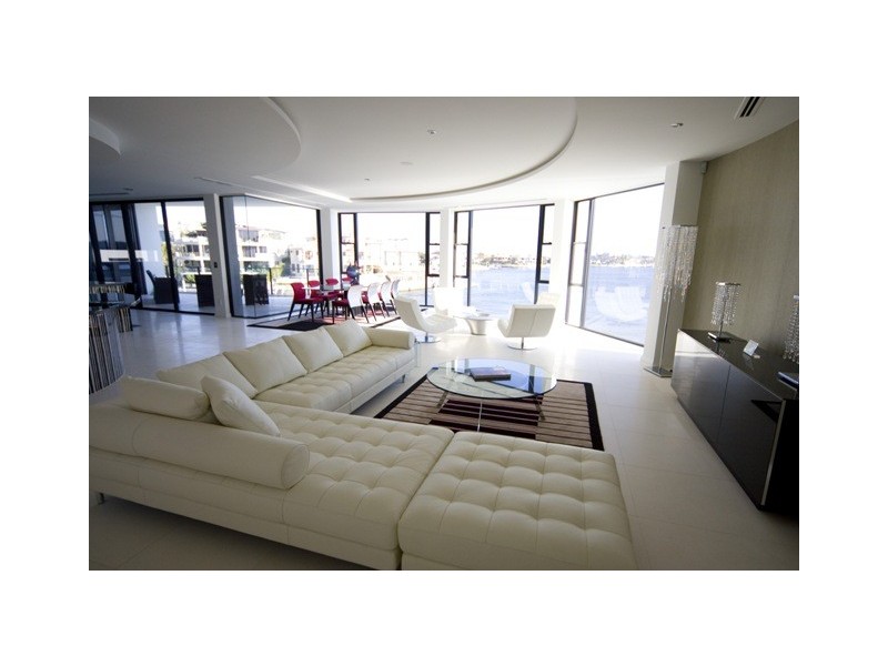 26 Hampton Court, Sovereign Islands QLD 4216