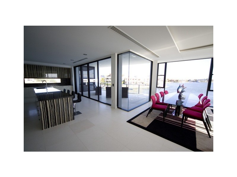 26 Hampton Court, Sovereign Islands QLD 4216