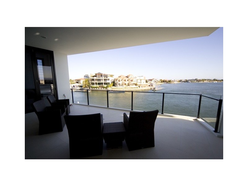 26 Hampton Court, Sovereign Islands QLD 4216