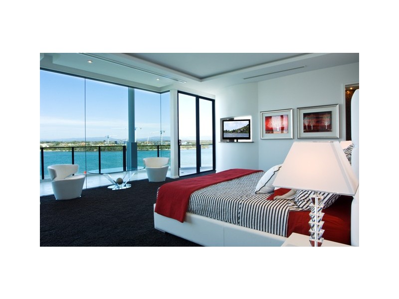 26 Hampton Court, Sovereign Islands QLD 4216