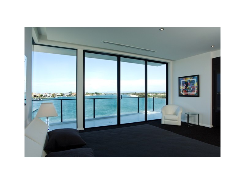 26 Hampton Court, Sovereign Islands QLD 4216