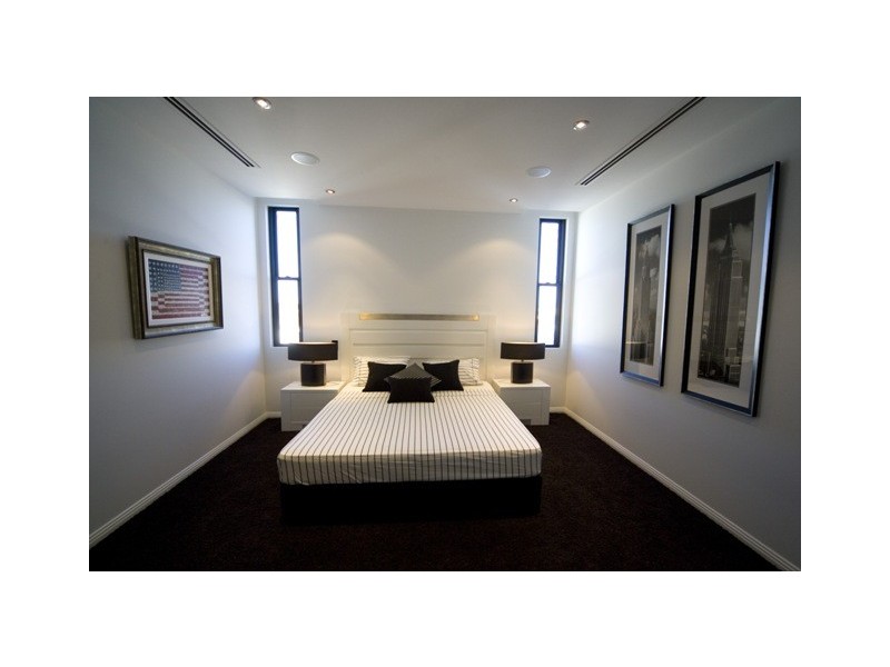 26 Hampton Court, Sovereign Islands QLD 4216