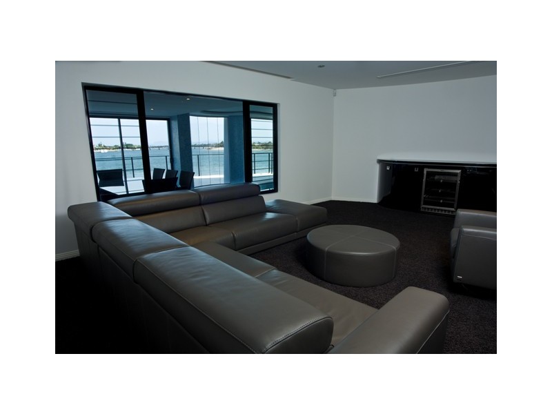 26 Hampton Court, Sovereign Islands QLD 4216