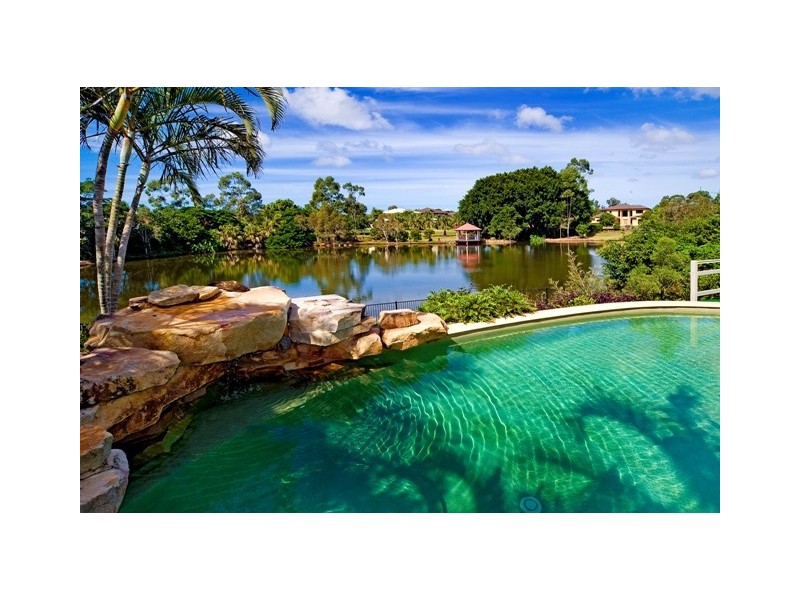 4 River Cove Place, Hope Island QLD 4212