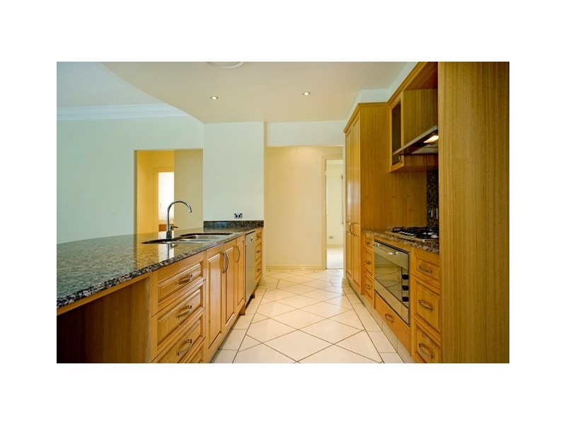 4 River Cove Place, Hope Island QLD 4212