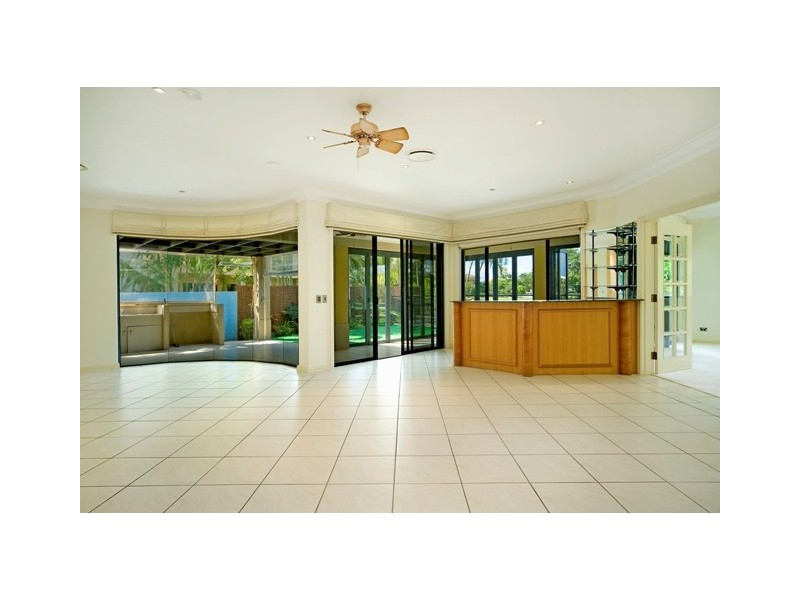 4 River Cove Place, Hope Island QLD 4212