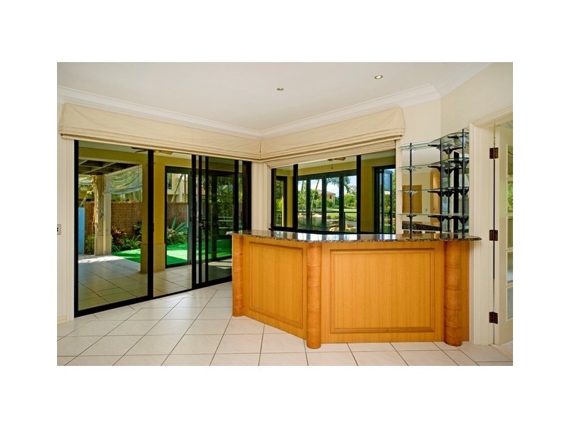 4 River Cove Place, Hope Island QLD 4212