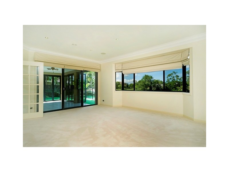 4 River Cove Place, Hope Island QLD 4212