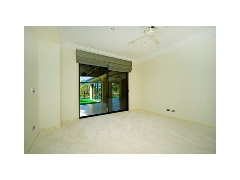 4 River Cove Place, Hope Island QLD 4212