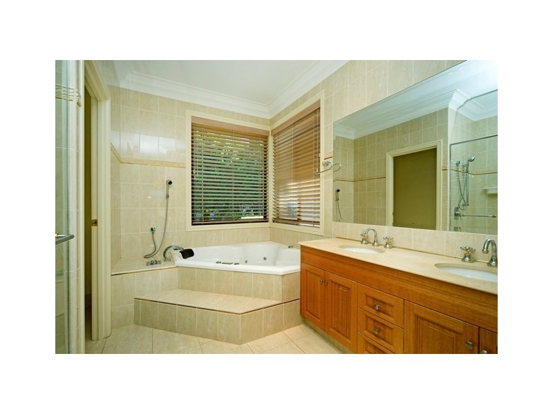 4 River Cove Place, Hope Island QLD 4212