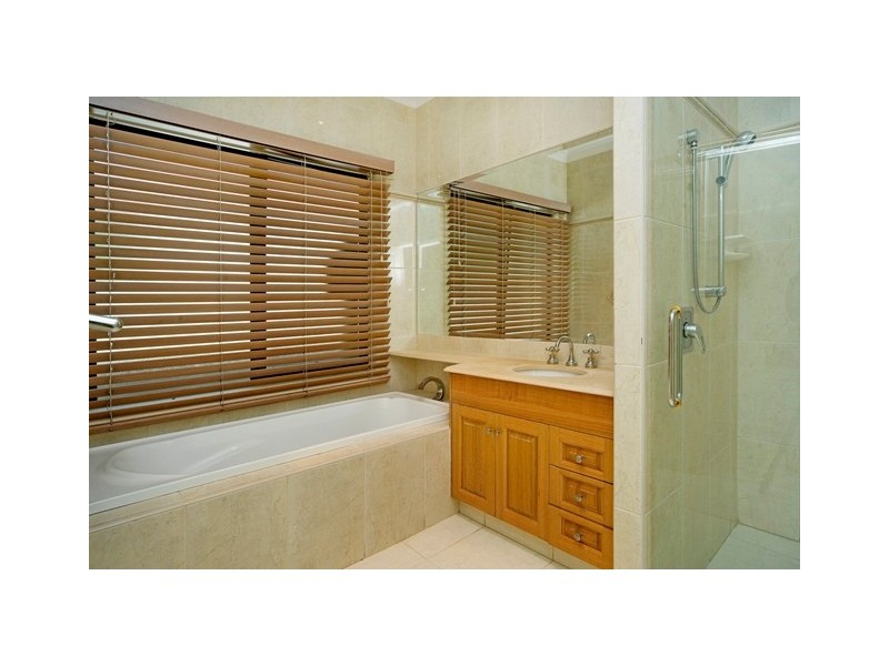 4 River Cove Place, Hope Island QLD 4212