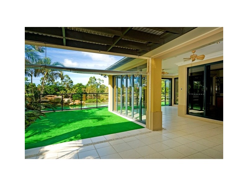 4 River Cove Place, Hope Island QLD 4212