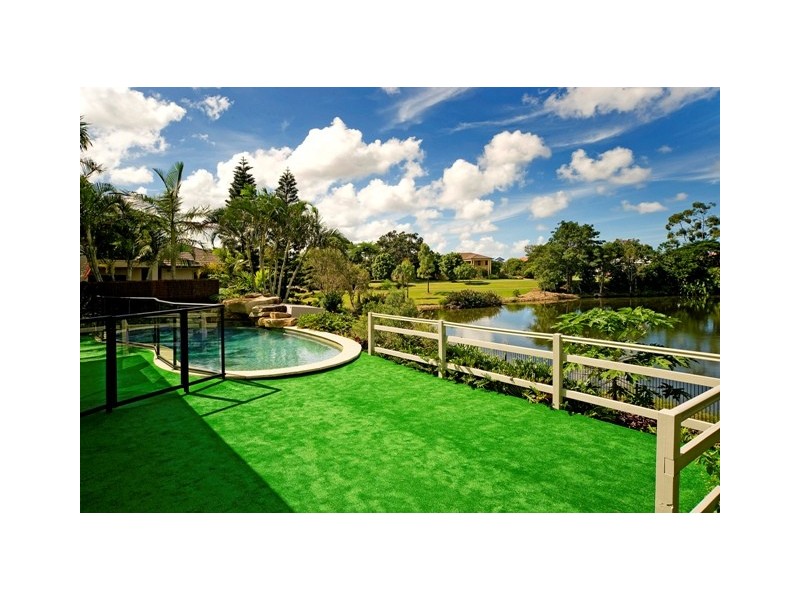 4 River Cove Place, Hope Island QLD 4212