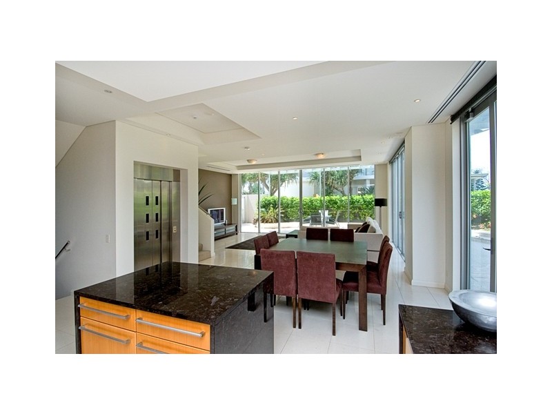 3/5 Broadbeach Boulevard, Broadbeach QLD 4218