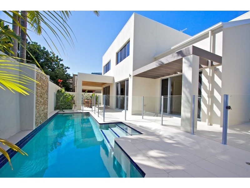 11 Yacht Street, Southport QLD 4215