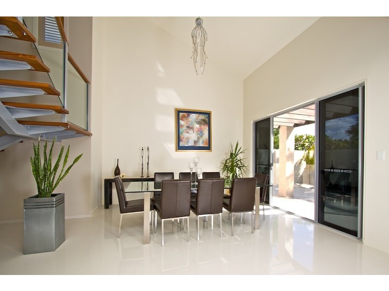 11 Yacht Street, Southport QLD 4215