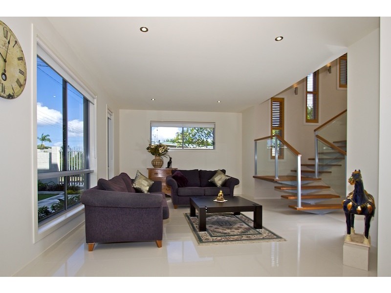 11 Yacht Street, Southport QLD 4215