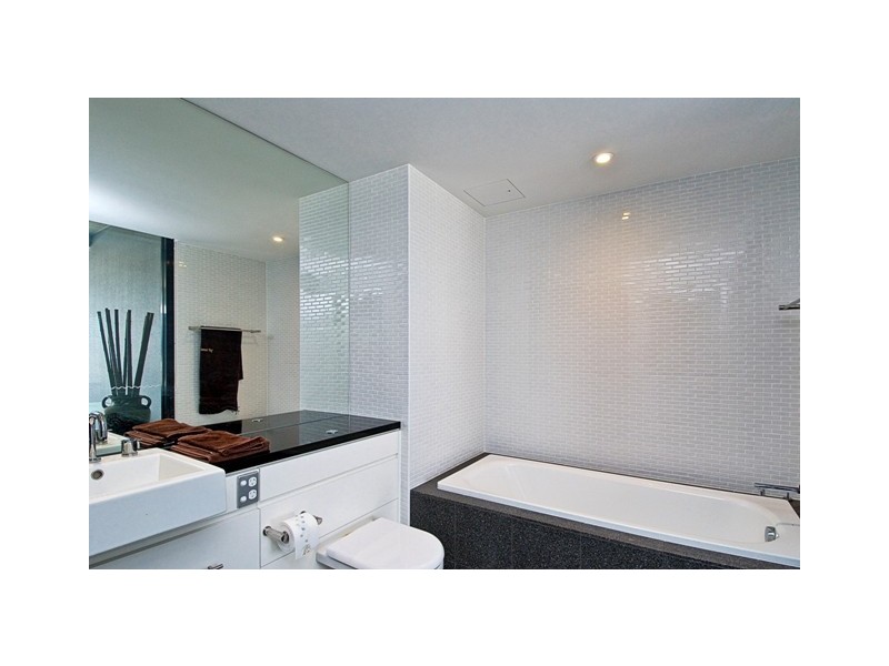 1101/89 Surf Parade, Broadbeach QLD 4218