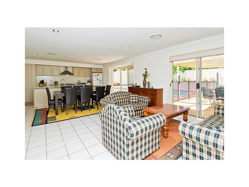 38 Desert Falls Crescent, Parkwood QLD 4214