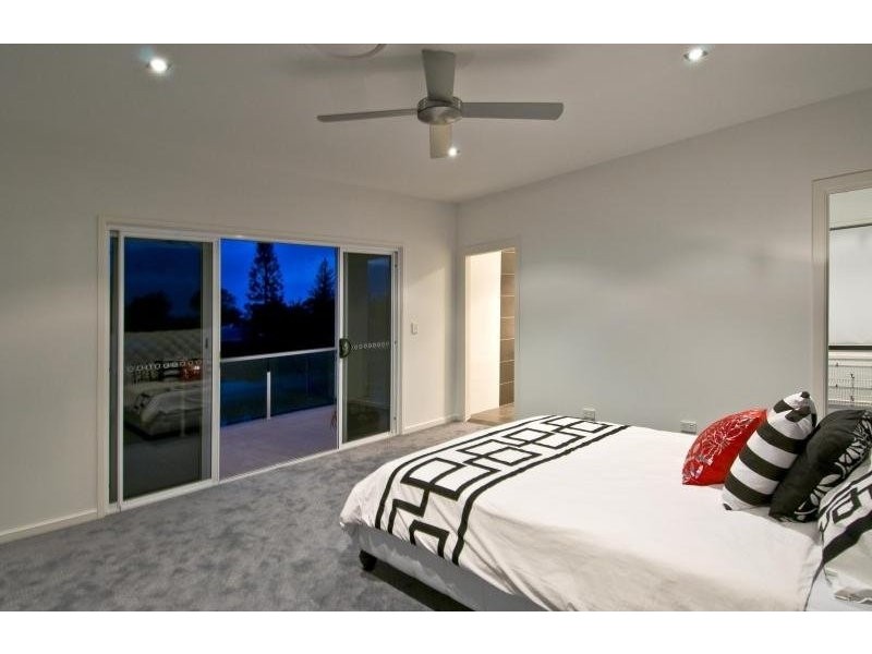 12 Moana Park Avenue, Broadbeach Waters QLD 4218