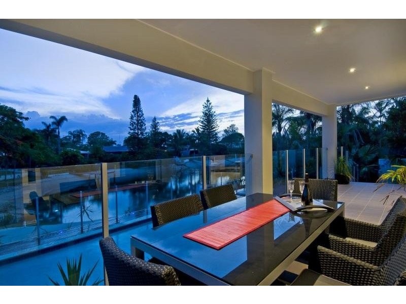 12 Moana Park Avenue, Broadbeach Waters QLD 4218