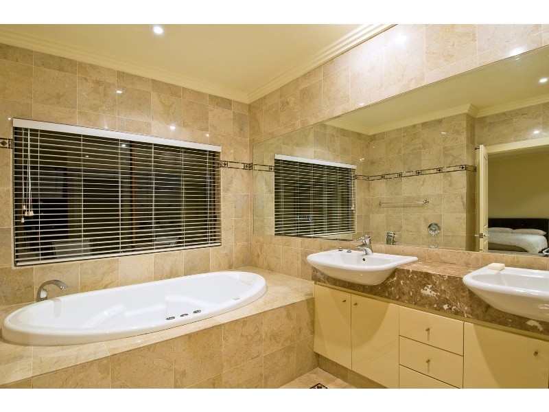 14 Seafarer Court, Paradise Waters QLD 4217