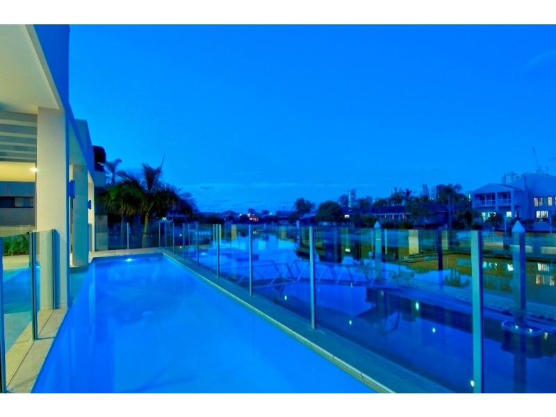 94 Commodore Drive, Paradise Waters QLD 4217