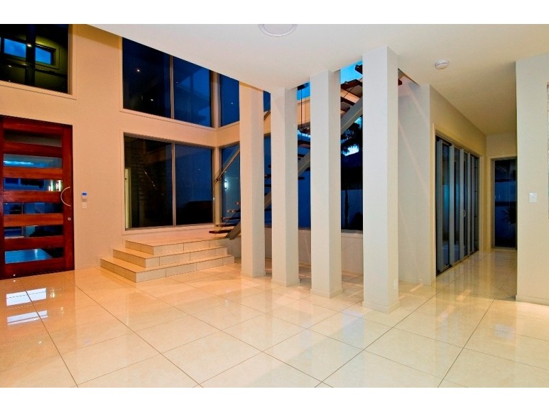 94 Commodore Drive, Paradise Waters QLD 4217