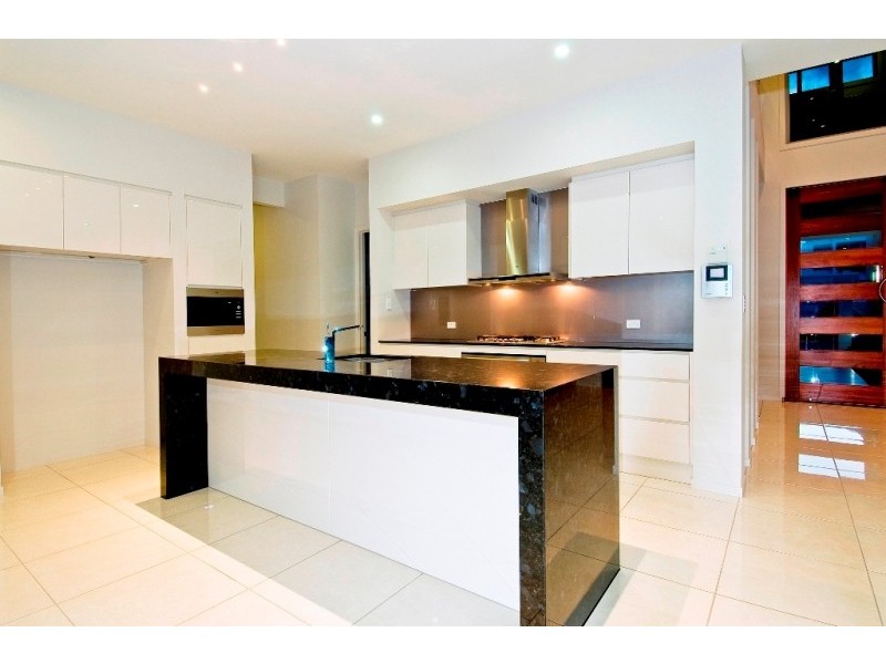 94 Commodore Drive, Paradise Waters QLD 4217