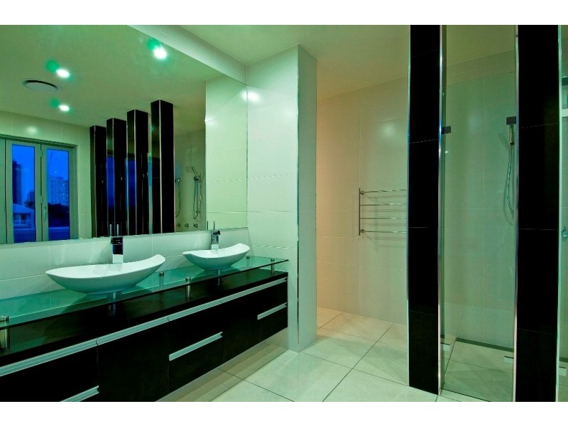 94 Commodore Drive, Paradise Waters QLD 4217