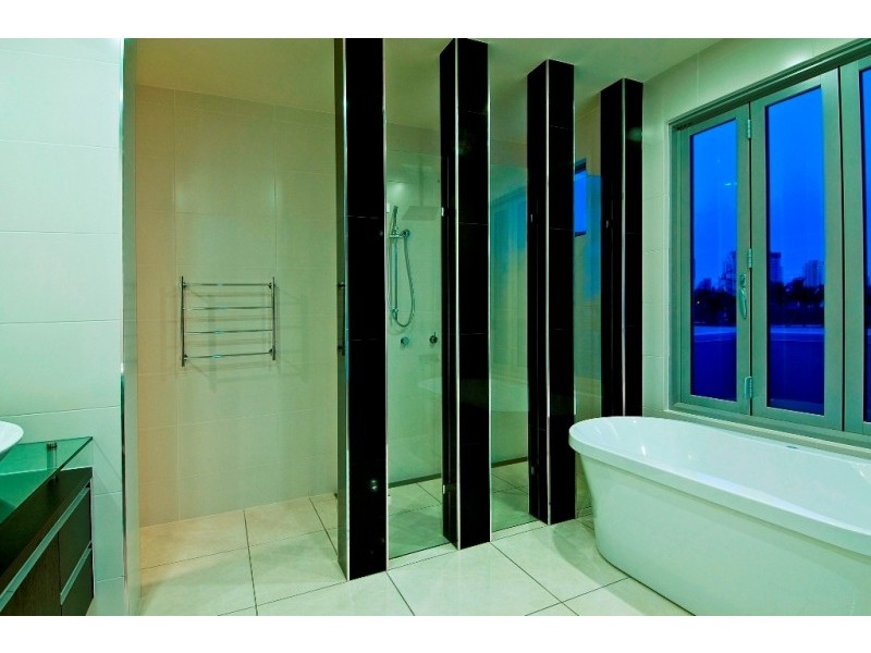 94 Commodore Drive, Paradise Waters QLD 4217