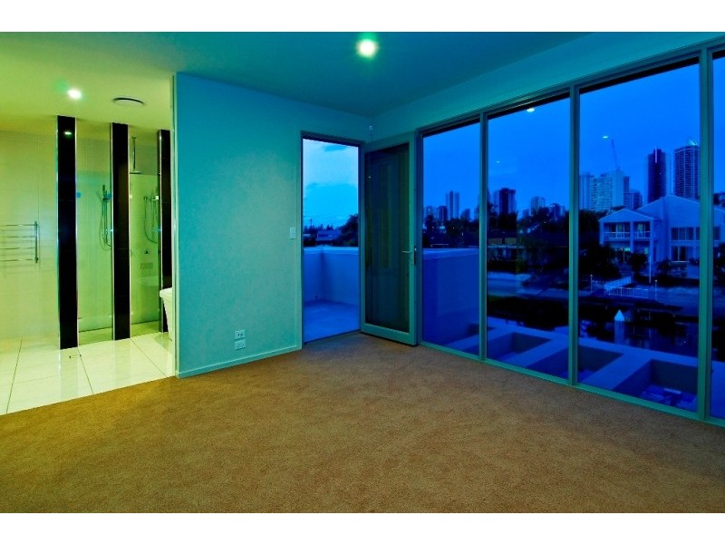 94 Commodore Drive, Paradise Waters QLD 4217