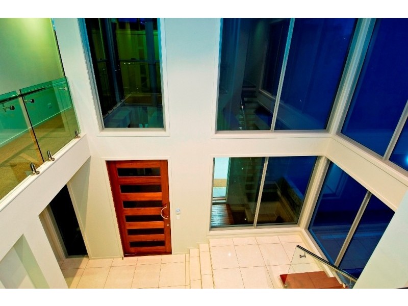 94 Commodore Drive, Paradise Waters QLD 4217