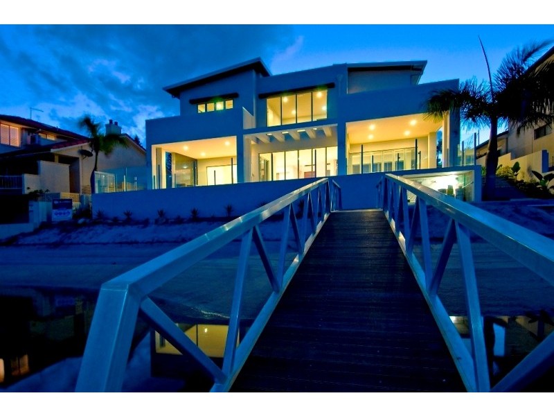 94 Commodore Drive, Paradise Waters QLD 4217