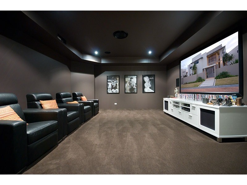 29 Royal Albert Crescent, Sovereign Islands QLD 4216