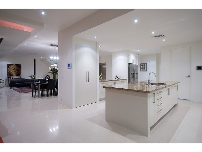 29 Royal Albert Crescent, Sovereign Islands QLD 4216