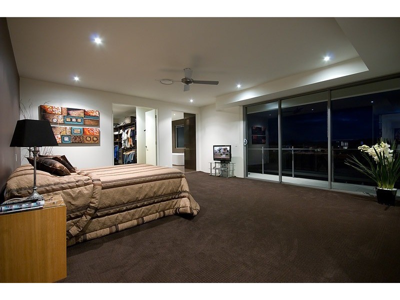 29 Royal Albert Crescent, Sovereign Islands QLD 4216